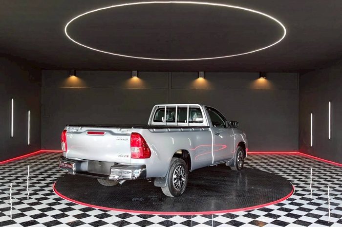REVO 2WD 2016 2.4J MT STANDARD SILVER  692 full