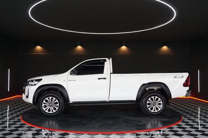 REVO 4WD 2021 2.8 ENTRY MT STANDARD WHITE  7081 full