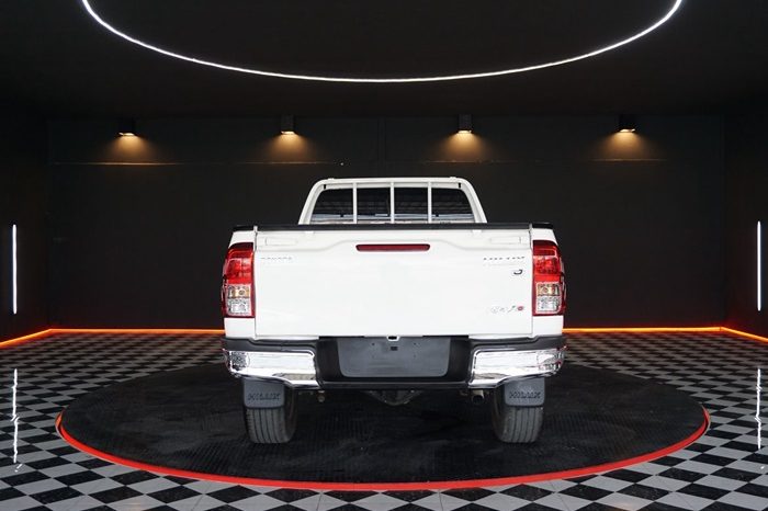 REVO 4WD 2021 2.8 ENTRY MT STANDARD WHITE  7081 full