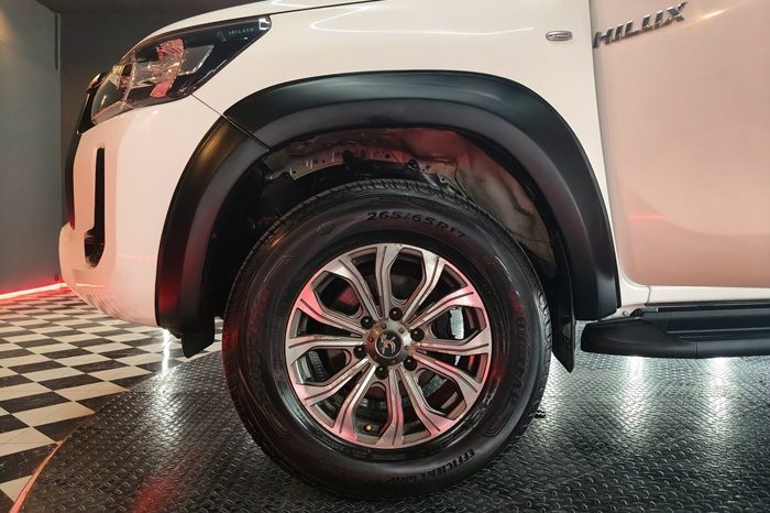 REVO 4WD 2021 2.8 ENTRY MT STANDARD WHITE  7081 full
