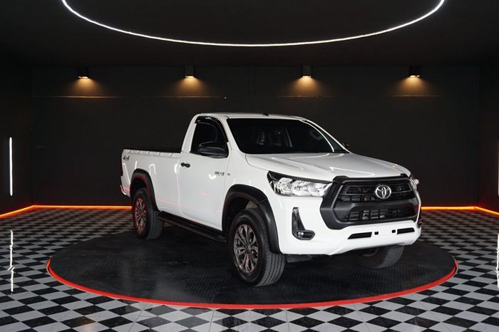 REVO 4WD 2021 2.8 ENTRY MT STANDARD WHITE  7081 full
