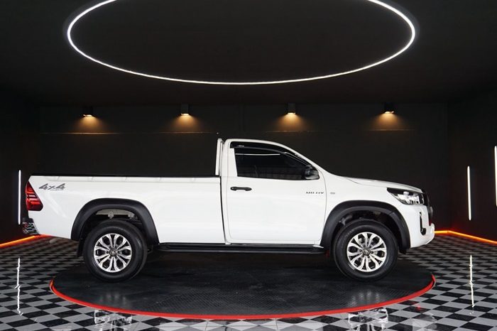 REVO 4WD 2021 2.8 ENTRY MT STANDARD WHITE  7081 full