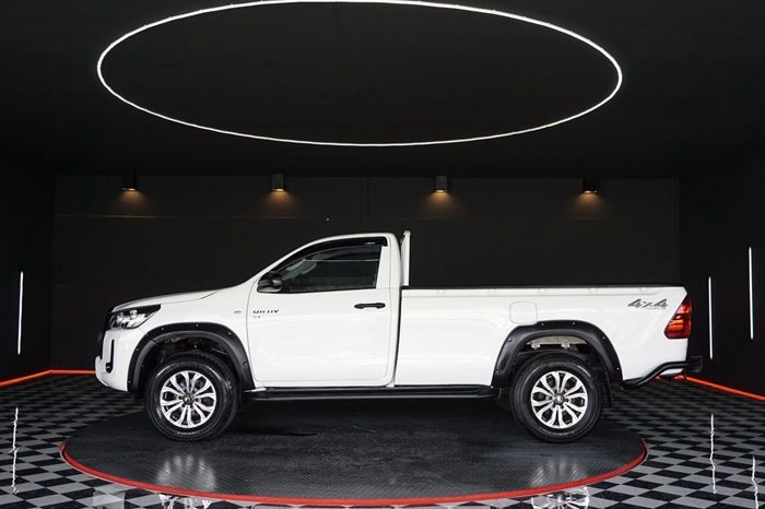 REVO 4WD 2021 2.8 ENTRY MT STANDARD WHITE  7096 full