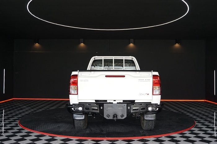 REVO 4WD 2021 2.8 ENTRY MT STANDARD WHITE  7096 full