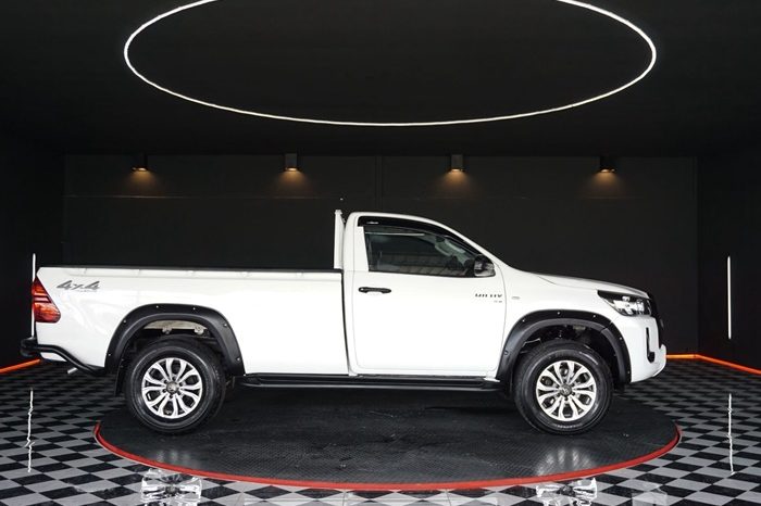 REVO 4WD 2021 2.8 ENTRY MT STANDARD WHITE  7096 full