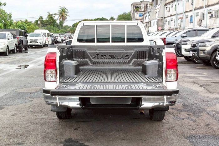 REVO 2WD 2020 2.4J MT STANDARD WHITE  7202 full