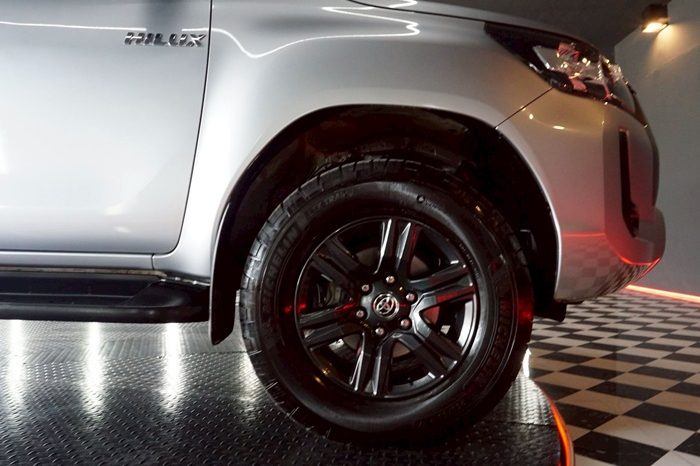 REVO PRE 2020 2.4 ENTRY AT DOUBLE CAB SILVER  7358 full