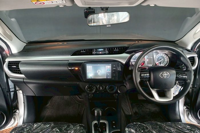 REVO PRE 2020 2.4 ENTRY AT DOUBLE CAB SILVER  7358 full