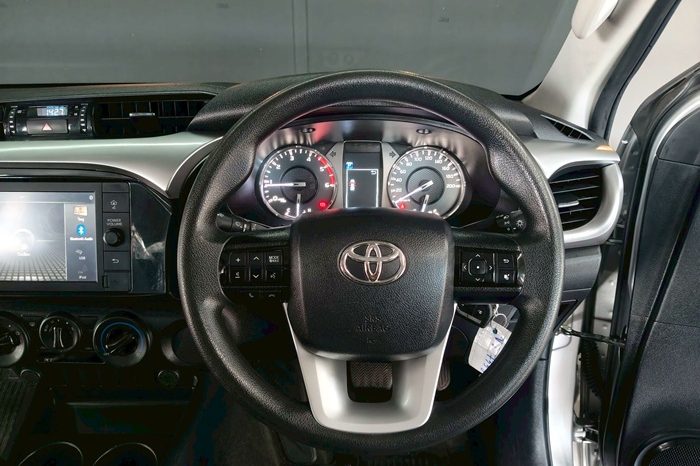 REVO PRE 2020 2.4 ENTRY AT DOUBLE CAB SILVER  7358 full