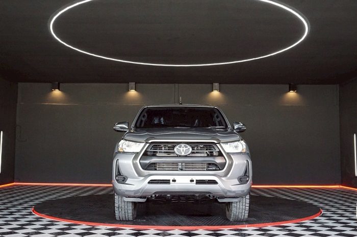 REVO PRE 2020 2.4 ENTRY AT DOUBLE CAB SILVER  7358 full