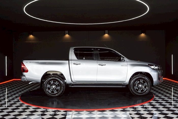 REVO PRE 2020 2.4 ENTRY AT DOUBLE CAB SILVER  7358 full