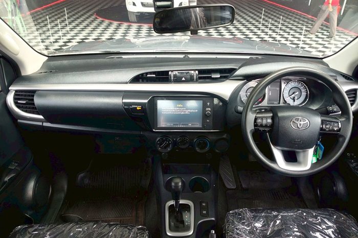 REVO PRE 2020 2.4 ENTRY AT DOUBLE CAB SILVER  7359 full
