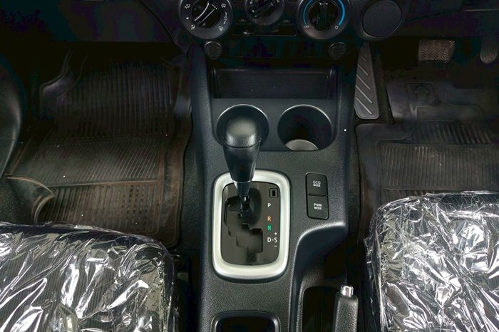 REVO PRE 2020 2.4 ENTRY AT DOUBLE CAB SILVER  7359 full