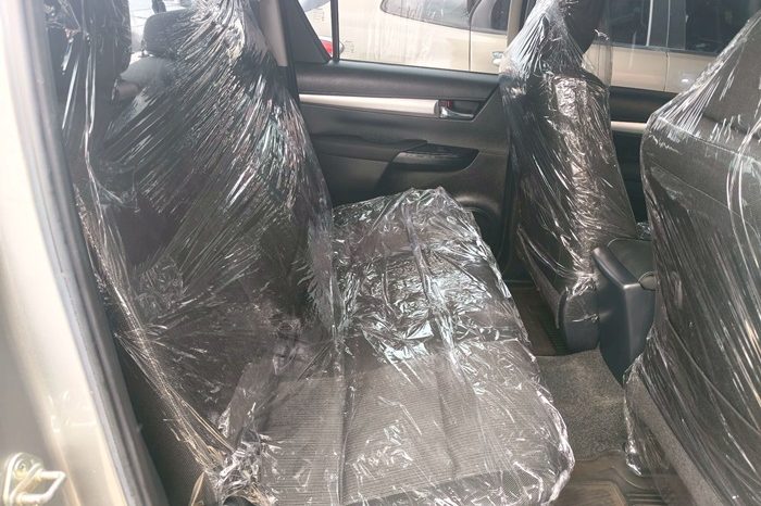 REVO PRE 2020 2.4 ENTRY AT DOUBLE CAB SILVER  7359 full