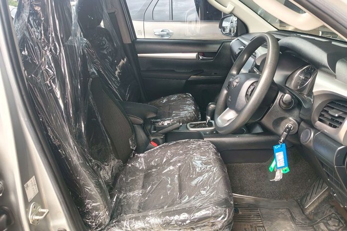 REVO PRE 2020 2.4 ENTRY AT DOUBLE CAB SILVER  7359 full