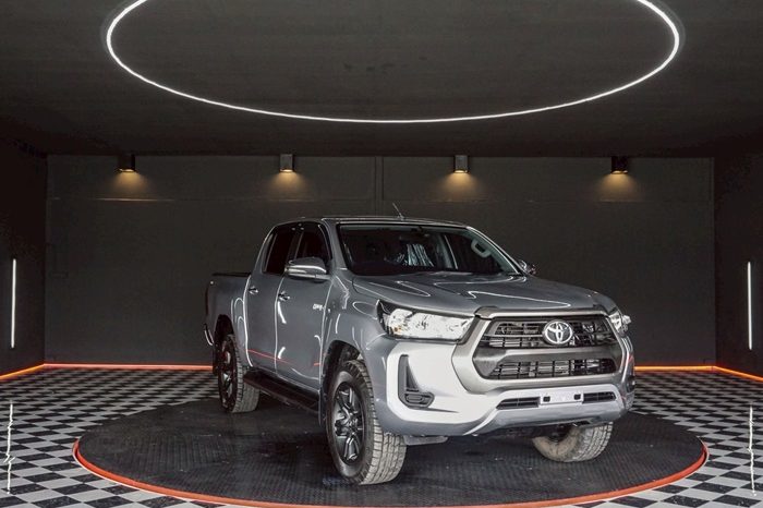 REVO PRE 2020 2.4 ENTRY AT DOUBLE CAB SILVER  7359 full