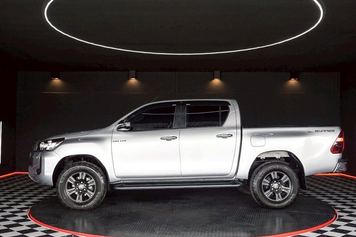 REVO PRE 2020 2.4 ENTRY AT DOUBLE CAB SILVER  7359 full