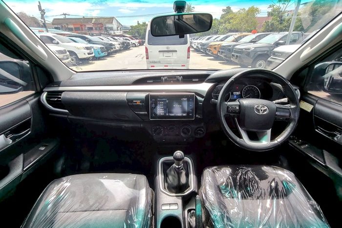 REVO 4WD 2018 2.4E MT SMART CAB SILVER  9254 full