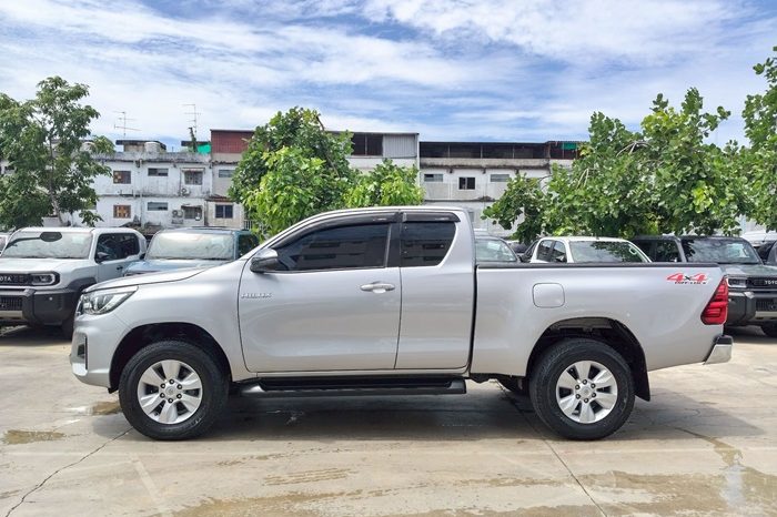 REVO 4WD 2018 2.4E MT SMART CAB SILVER  9254 full
