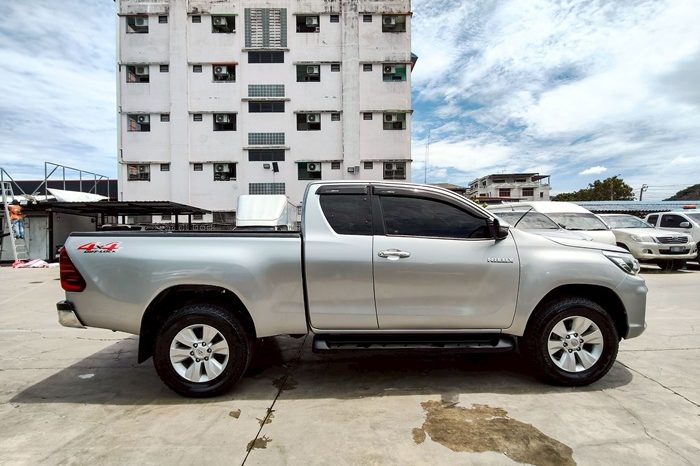 REVO 4WD 2018 2.4E MT SMART CAB SILVER  9254 full