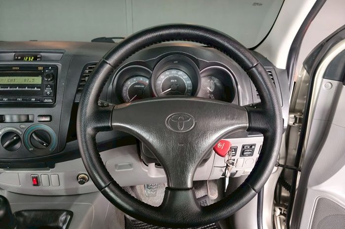 VIGO 2WD 2011 2.7J MT SMART CAB SILVER 9470 full
