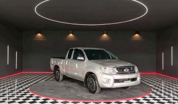 VIGO 2WD 2011 2.7J MT SMART CAB SILVER 9470 full