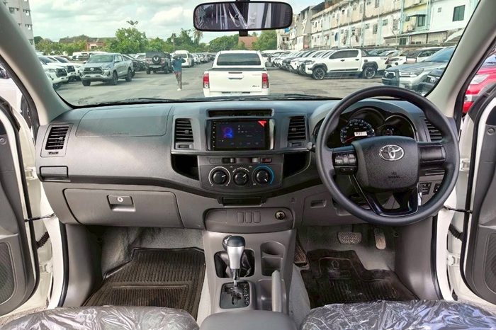 VIGO 4WD 2015 2.7J AT SMART CAB WHITE  9710 full