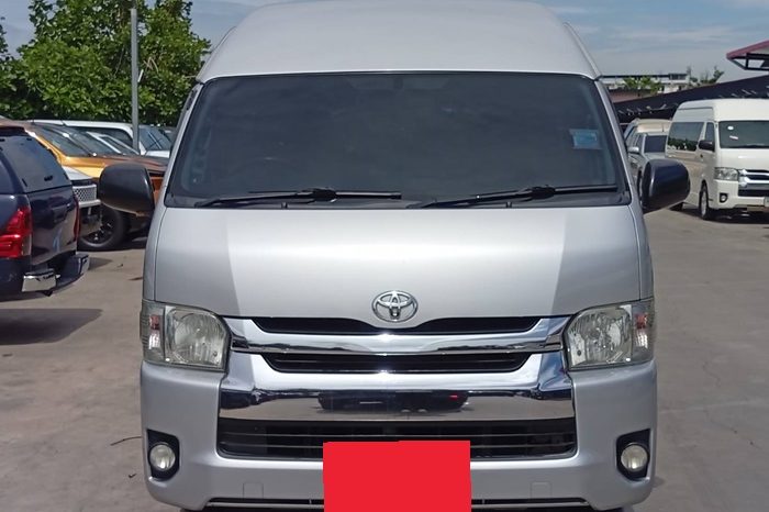 TOYOTA 2WD 2019 3.0 AT COMMUTER SILVER  6745 full