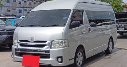 TOYOTA 2WD 2019 3.0 AT COMMUTER SILVER  6745