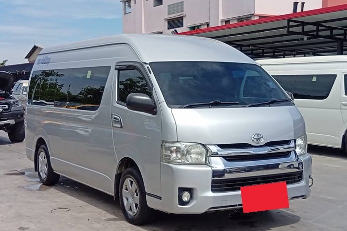 TOYOTA 2WD 2019 3.0 AT COMMUTER SILVER  6745 full