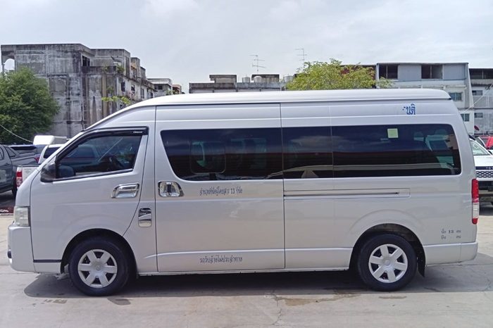 TOYOTA 2WD 2019 3.0 AT COMMUTER SILVER  6745 full