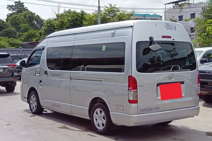 TOYOTA 2WD 2019 3.0 AT COMMUTER SILVER  6745 full