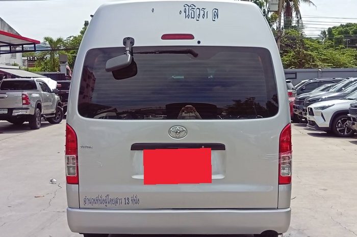 TOYOTA 2WD 2019 3.0 AT COMMUTER SILVER  6745 full