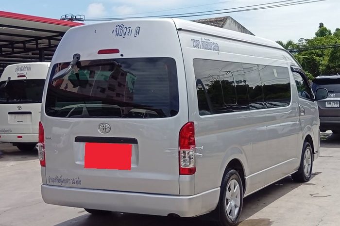 TOYOTA 2WD 2019 3.0 AT COMMUTER SILVER  6745 full