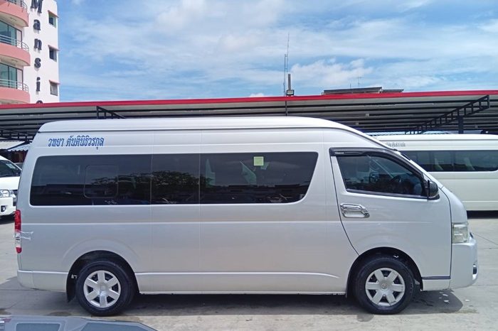 TOYOTA 2WD 2019 3.0 AT COMMUTER SILVER  6745 full