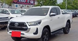 REVO PRE 2022 2.4 ENTRY AT SMART CAB WHITE  4047