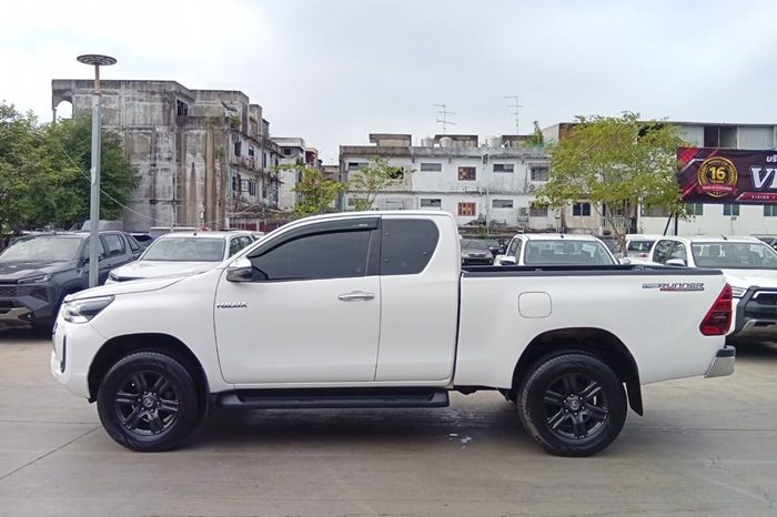 REVO PRE 2022 2.4 ENTRY AT SMART CAB WHITE  4047 full