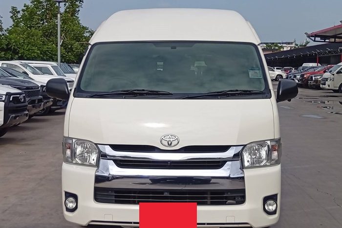 TOYOTA 2WD 2019 2.7 MT COMMUTER WHITE  7757 full