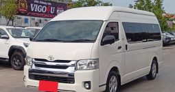 TOYOTA 2WD 2019 2.7 MT COMMUTER WHITE  7757