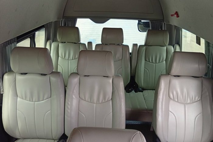 TOYOTA 2WD 2019 2.7 MT COMMUTER WHITE  7757 full