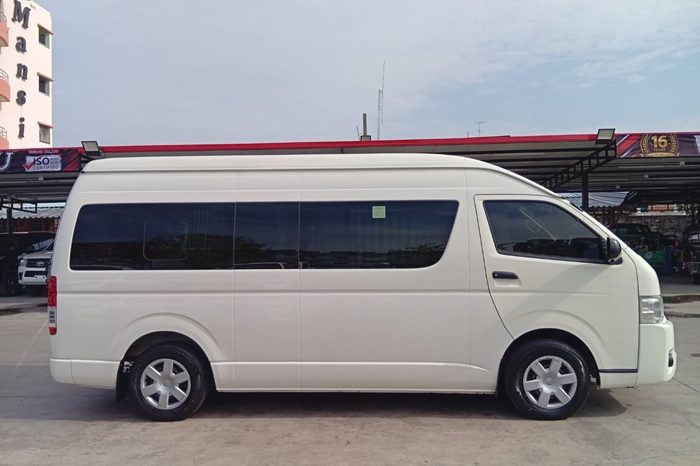 TOYOTA 2WD 2019 2.7 MT COMMUTER WHITE  7757 full