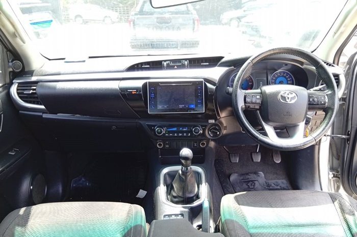 REVO 4WD 2019 2.8G MT SMART CAB SILVER  5810 full