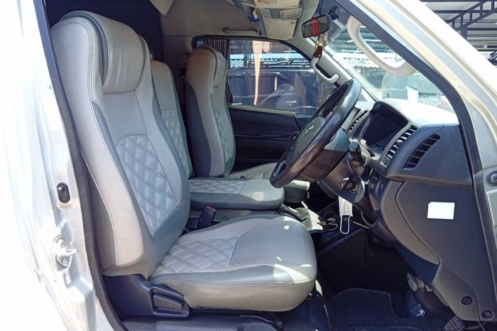 TOYOTA 2WD 2019 3.0 MT COMMUTER WHITE  3497 full