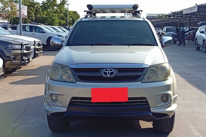 TOYOTA 4WD 2005 2.7V AT FORTUNER WHITE  3234 full