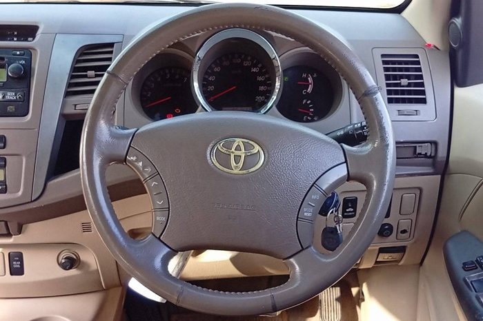 TOYOTA 4WD 2005 2.7V AT FORTUNER WHITE  3234 full