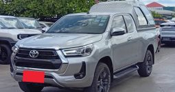 REVO PRE 2022 2.4 MID AT SAMRT CAB SILVER  9438