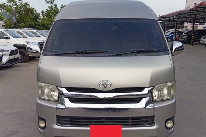 TOYOTA 2WD 2016 3.0 MT COMMUTER SILVER 9270 full