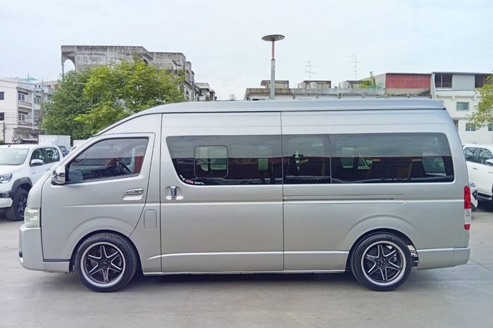 TOYOTA 2WD 2016 3.0 MT COMMUTER SILVER 9270 full