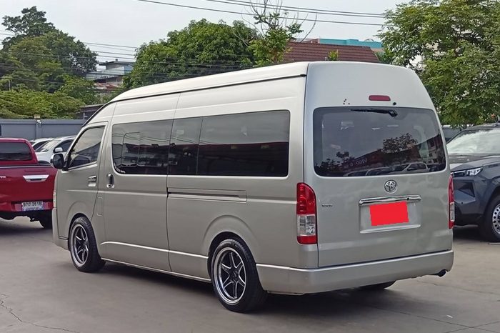 TOYOTA 2WD 2016 3.0 MT COMMUTER SILVER 9270 full
