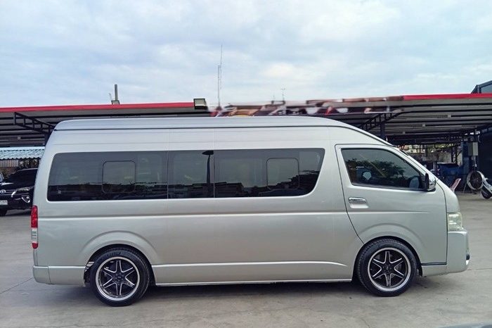 TOYOTA 2WD 2016 3.0 MT COMMUTER SILVER 9270 full